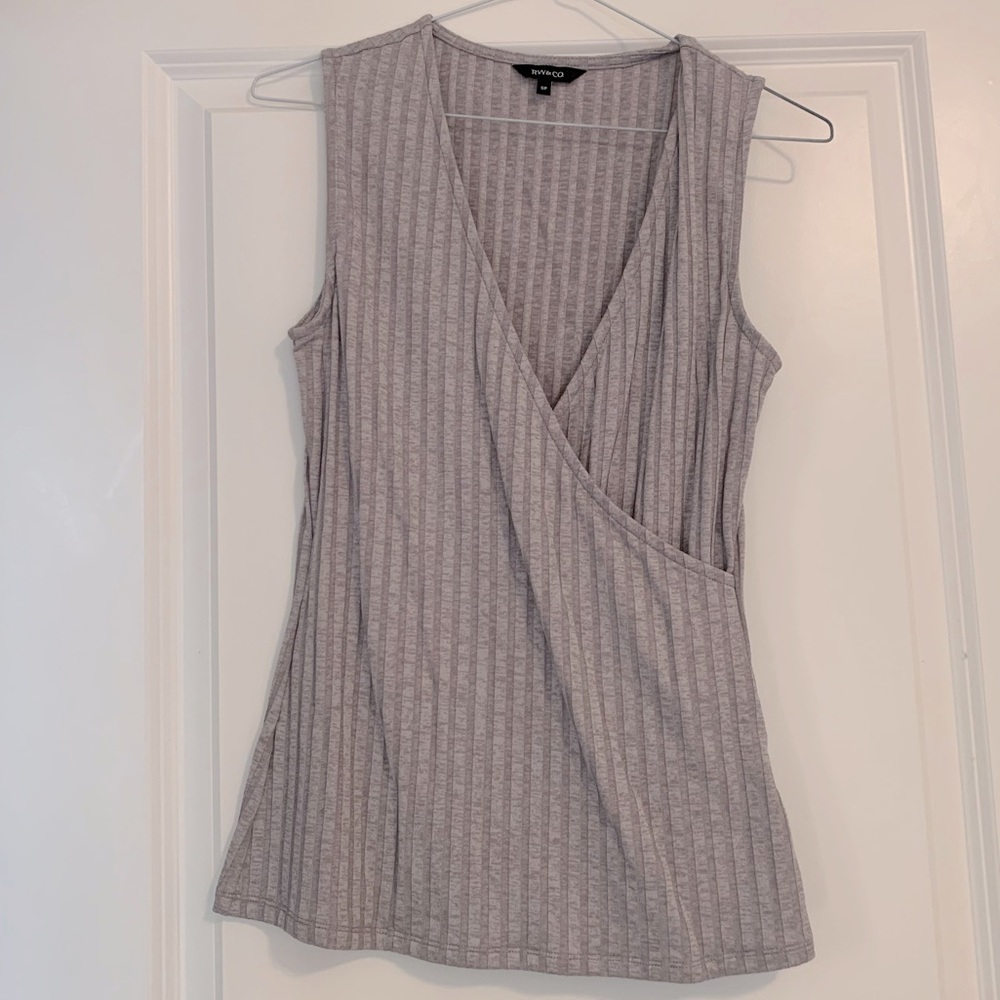 Grey fitted tank top